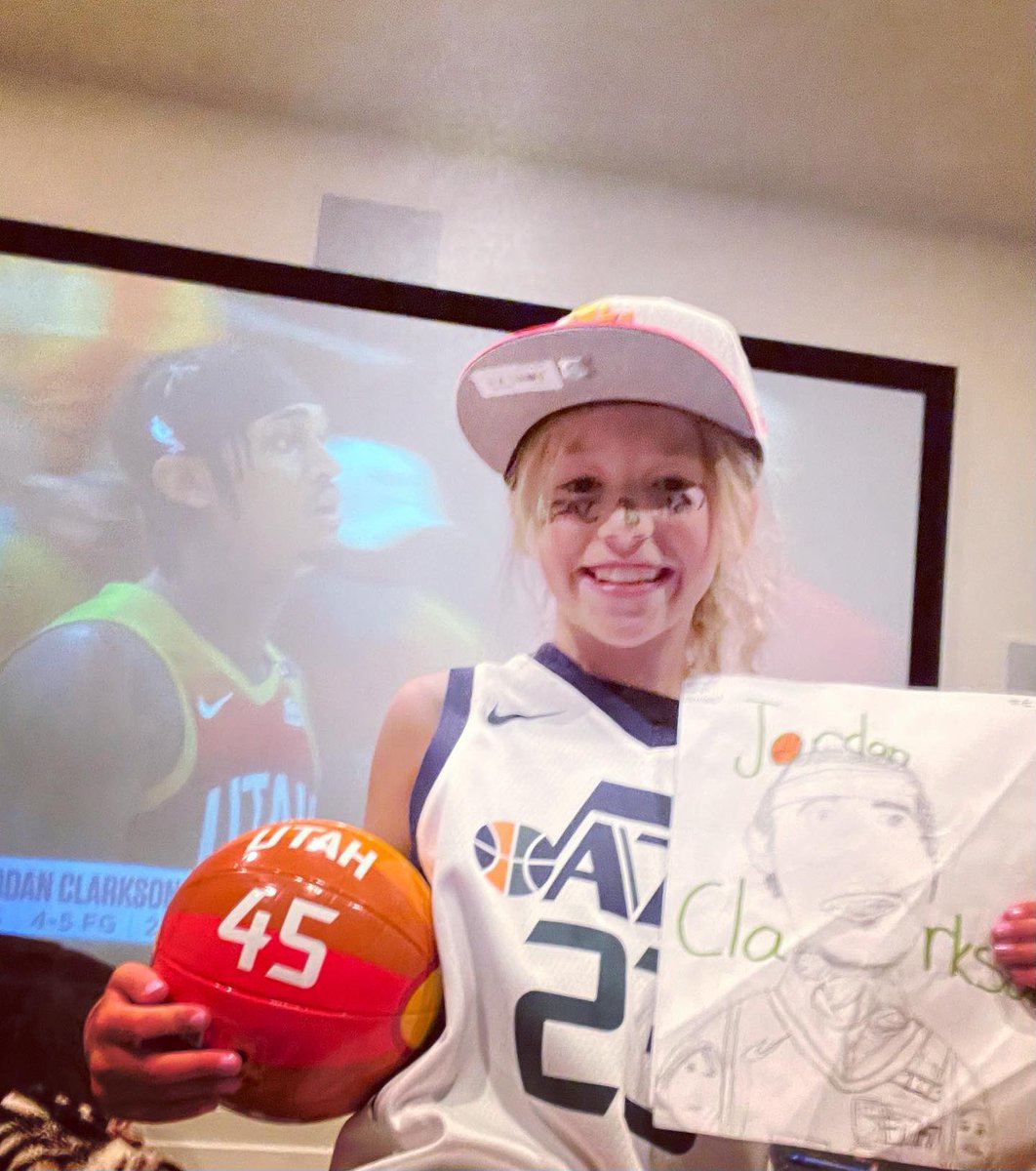 fyansj's tweet photo. These girls are ready for more playoffs! @utahjazz #TakeNote https://t.co/bylXbxRlU8