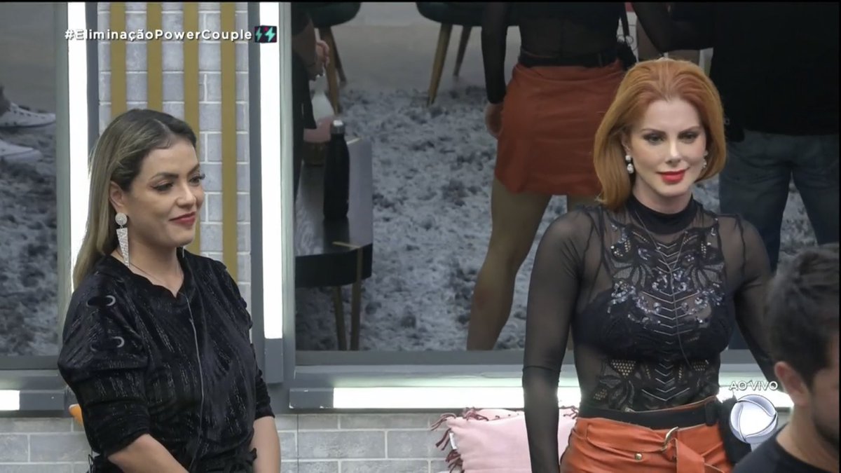 lauradaysz's tweet photo. deborah e li martins tristes = eu feliz CHUPAAAAAAA #PowerCouple #EliminaçãoPowerCouple https://t.co/xhlqtokypx