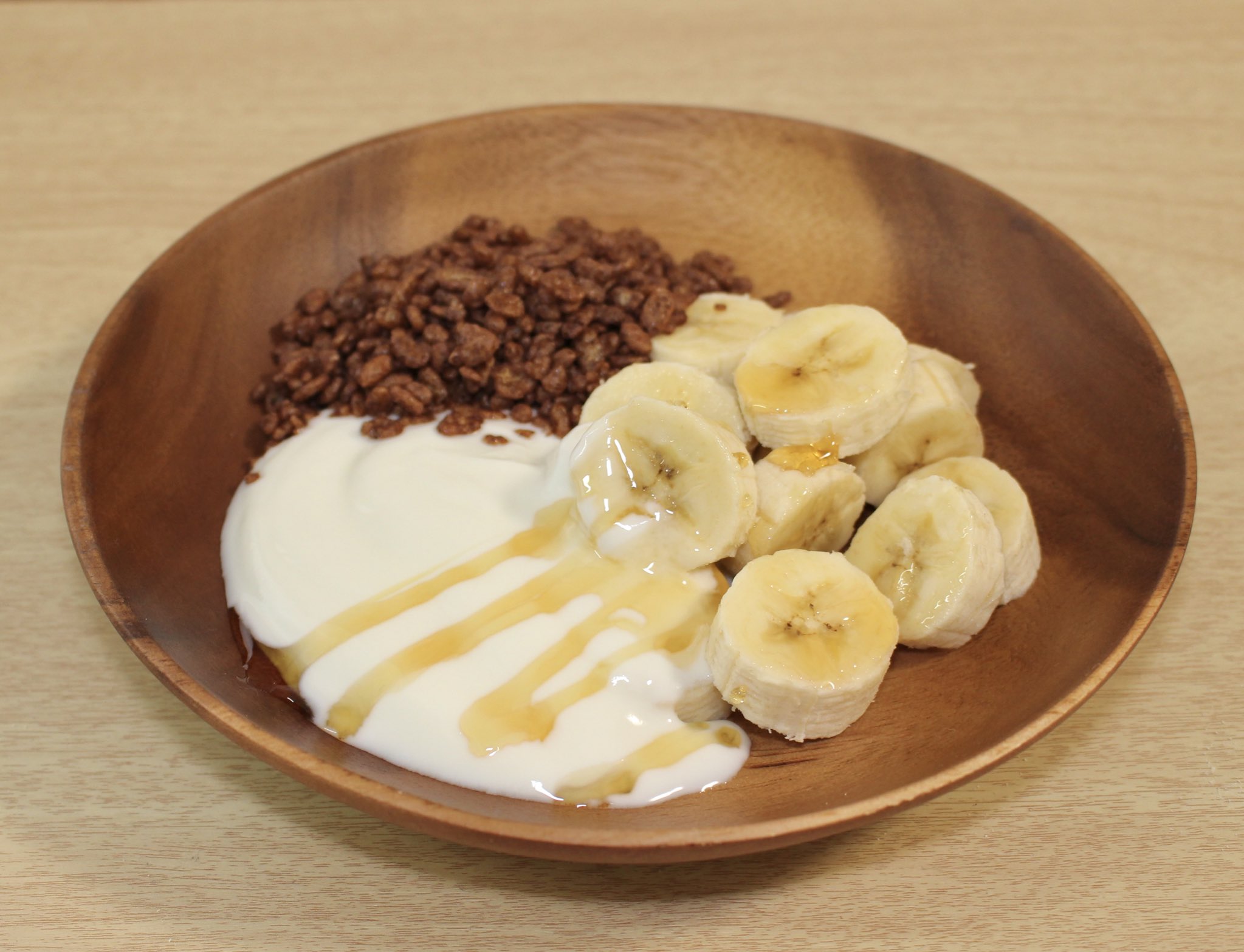 麦ライス シェフ 料理家 バナナとヨーグルトにホットケーキシロップかけてコーンフレーク添えると良い朝ごはんになる 麦ライス T Co L61nevsw3m Twitter