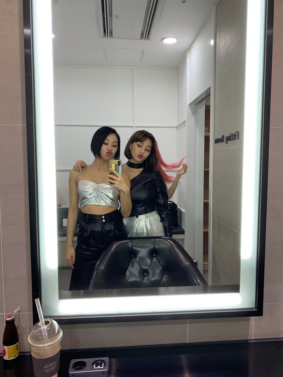twiceships's tweet photo. ♡ Jihyo &amp; Chaeyoung ♡ https://t.co/BmtSQUWScj