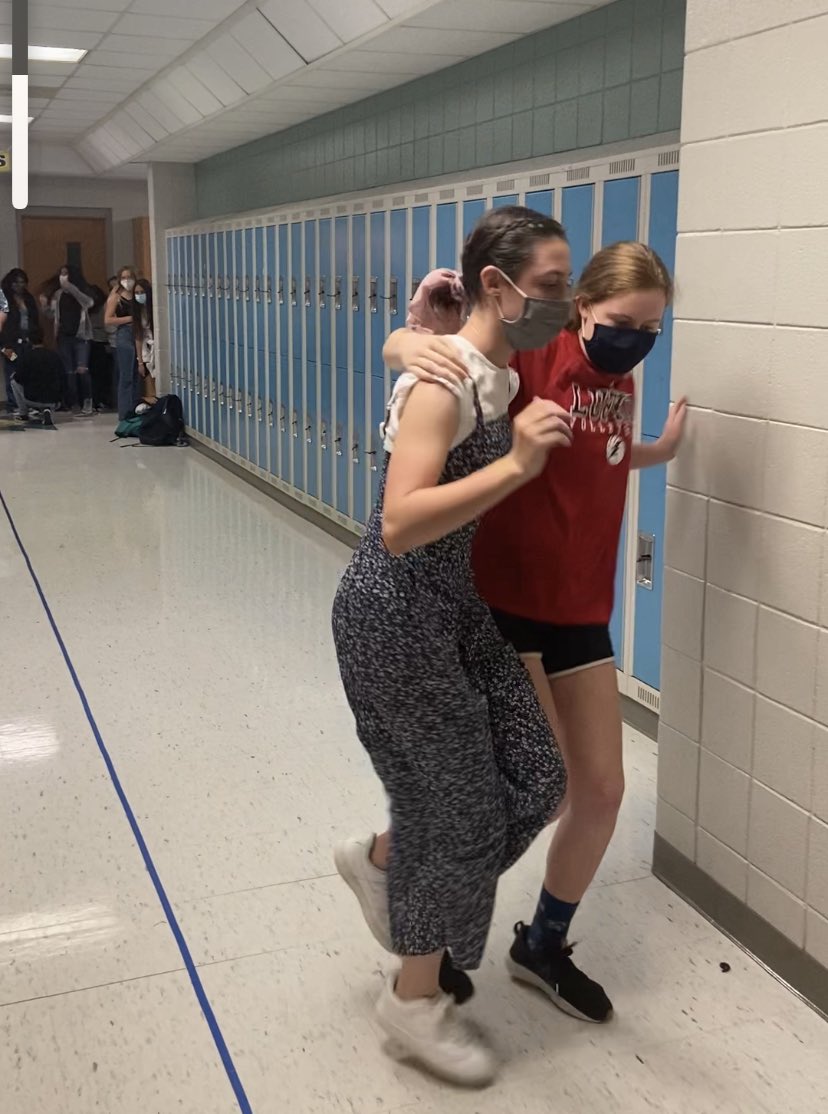 DDMMSDragons's tweet photo. It was a great last day at Dillard! Our teachers created amazing ways to celebrate our kiddos! 2020-2021 was a crazy year, but Dillard rocked it! Happy summer to all ! 💙🐲💛 https://t.co/DFouPU6sAC