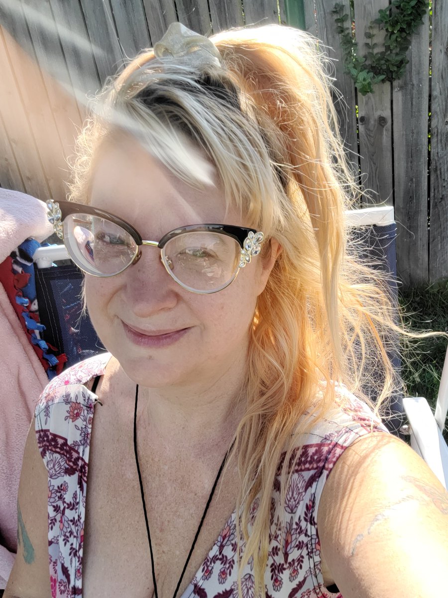 nychollette's tweet photo. The jailbird said I looked like a Muppet in these glasses. #retrovintage #imfree #NaturalBeauty https://t.co/opJVaPd43H