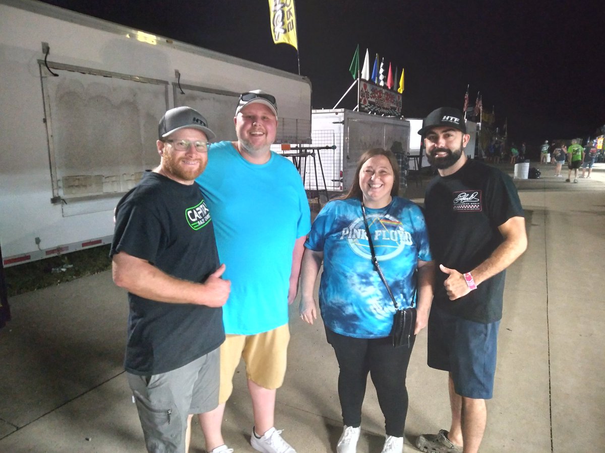 Billyskinner82's tweet photo. Thanks for taking the time to meet us and take a pic. We are huge fans and look forward to watching you guys compete at the #world100 #HTF @JesseEnterkin @huntthefrontjj https://t.co/k2bvSDSVS0