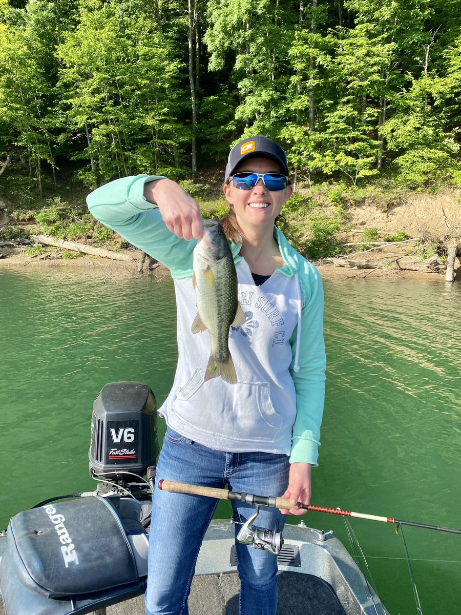 kindaEGOtistic's tweet photo. Anybody else feel the undeniable impulse to kiss their fish? I think they like itβ¦ ππ#fish #fishing #fishinglife #fishkiss #fishergirl #lakelife #luckyfish https://t.co/SnZBQ3R25d