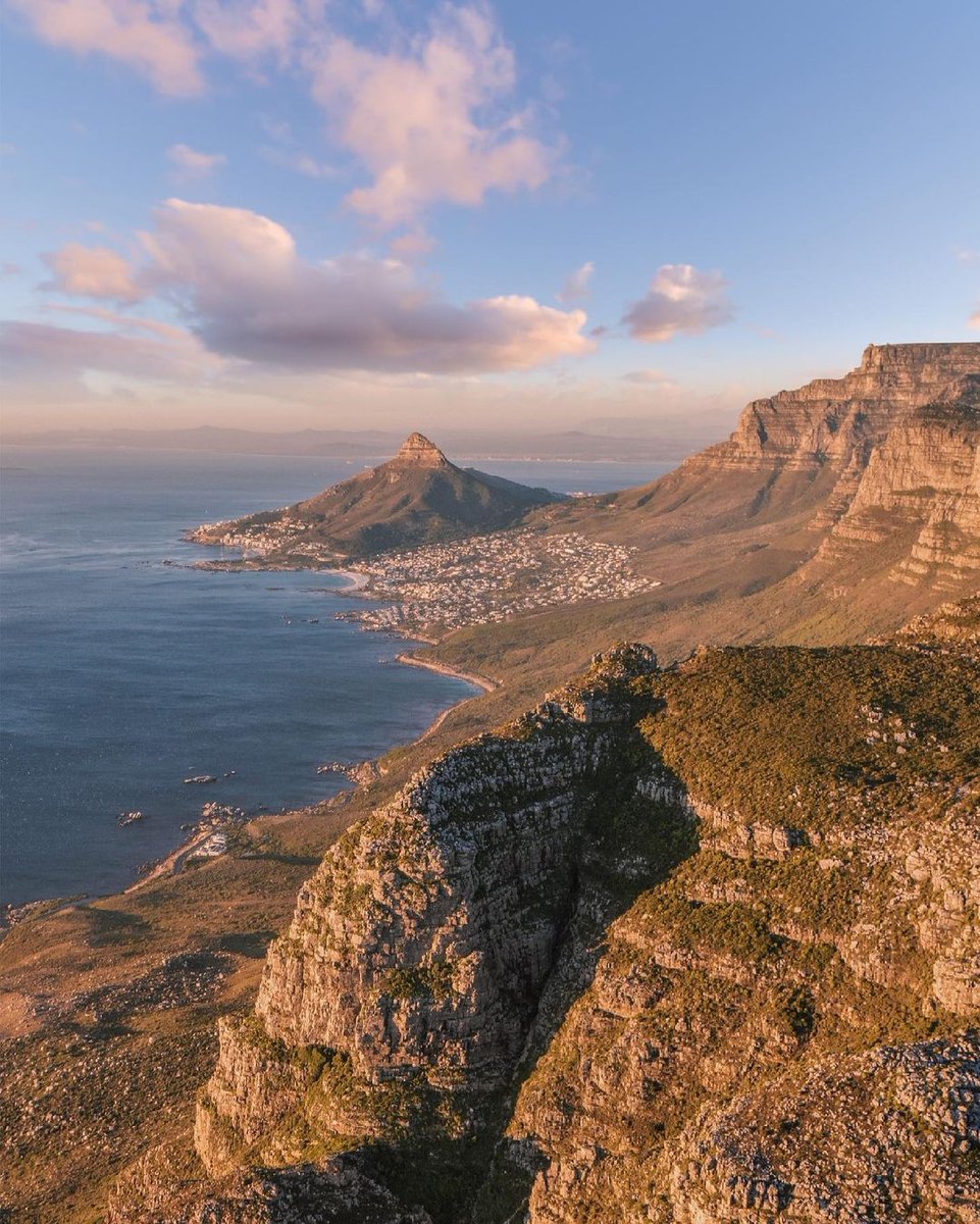 Good morning everyone. Happy Friday! 🙌

"Afternoon pie in the sky… Have a super day now friends." 

📸  @instacptguy

#capetownmag #capetown #southafrica #lockdown #lionshead #tablemountain #nature #photography #ocean #friday #fridaymood #fridayvibes