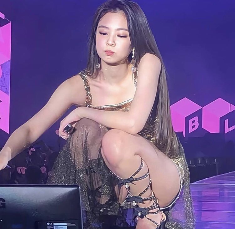 imagine seeing jennie kim from so close