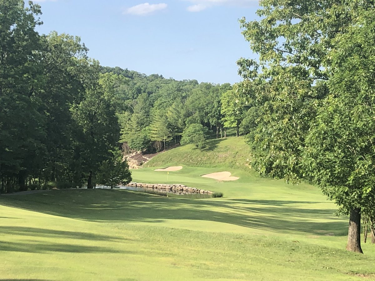 BryanTweed16's tweet photo. Ledgestone CC is a fun, quirky Tom Clark design that is one of the original must-play courses in the Branson, MO area. Superb group of Par-3’s and tough “target golf” Par-4’s & Par-5’s. The staff was exceptional and pace of play was exceptional. #TweedGolfTrip2021 #BransonBound https://t.co/c6ksTpkjmA