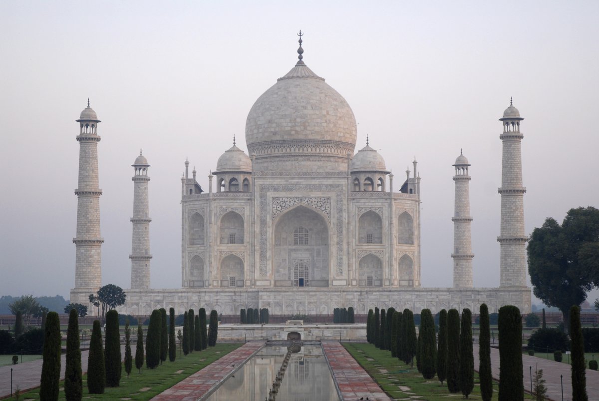 abhayghaisas's tweet photo. What's the similarity between the Taj Mahal in Agra and the Henry Whitfield House in Guilford, Connecticut? Well, as it happens, they were both built at the same time! (images from Wikipedia) #history #DidYouKnow #KnowledgeBits #architecture https://t.co/yC38iUjjAg