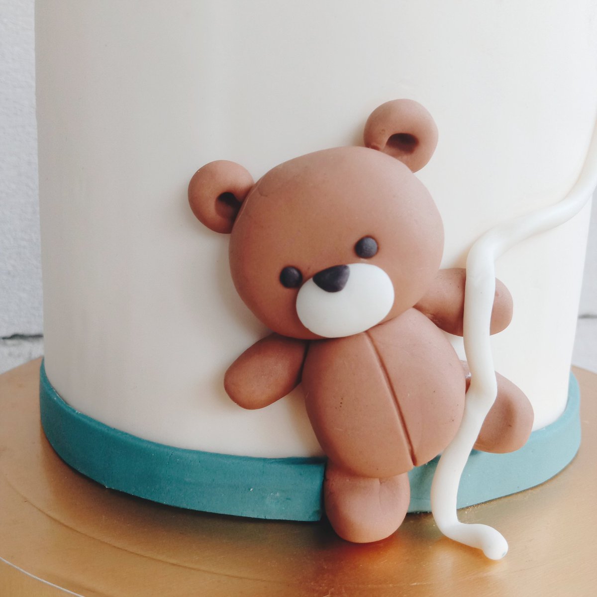 #reshare Little Bear 🐻🎂 contoh cake aslinya dari lori's cutom cake, cuma rekuesnya  dibikin 1 tingkat

#cakedaily #cakes #desserttable #sweetcorner  #bakedbysofi