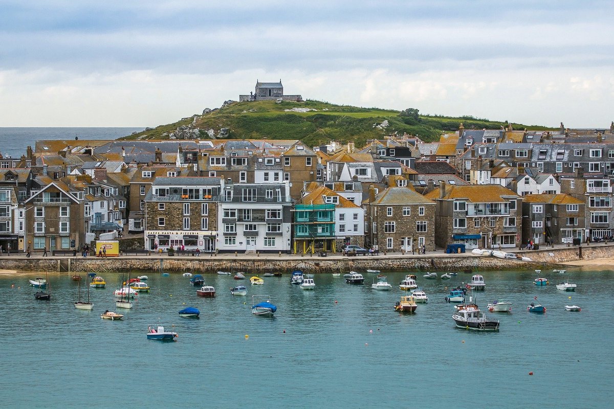 WeAreLiveWest's tweet photo. We are delighted that the #StIves Town Deal has been successful in securing £19m of government funding for the town. It means we will be able to improve the thermal efficiency of many of our properties in the town.  #LiveWestCGFT 

 https://t.co/IMpYsSM0TS https://t.co/V3BEZm1ky7