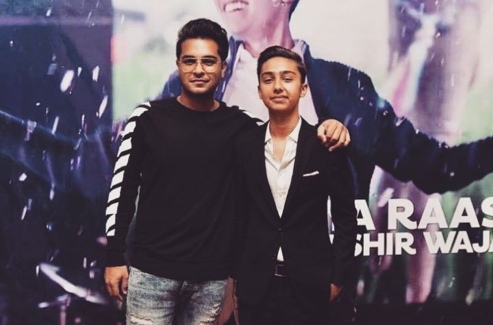 Elsa_write321's tweet photo. @duckybhai Bhai and ex together 😅 https://t.co/BYtxbPEUmg