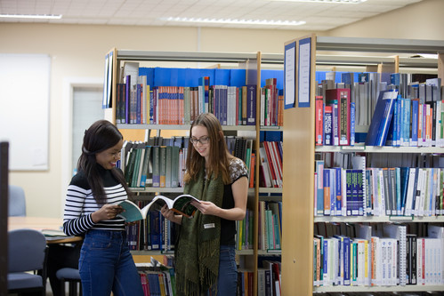 Our Taster Sessions are a great way to experience university level teaching and try out courses you're interested in, along with building content for a personal statement 🧐

Upcoming sessions include History, English Lit, Philosophy and Music. Book now: sheffield.ac.uk/undergraduate/…