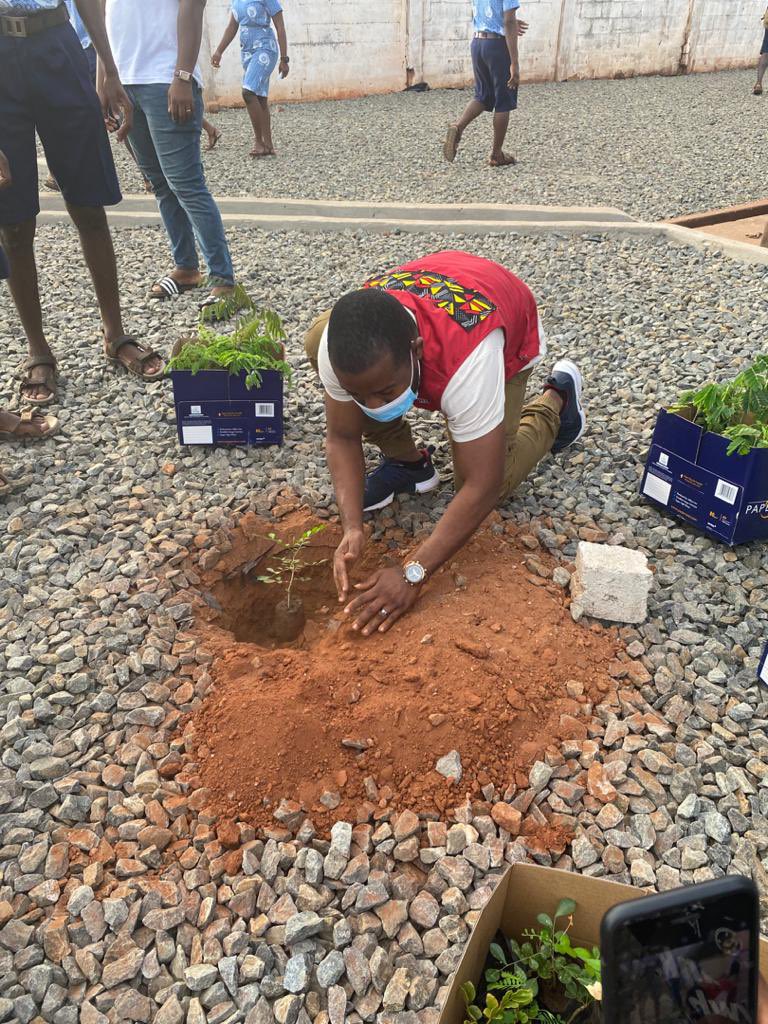 Today, we were at Labone SHS to plant about 100 trees as part of the Green Ghana Project. Let’s keep planting to beautify our environment.
#GreenGhanaDay
#Rotaract
#rocal