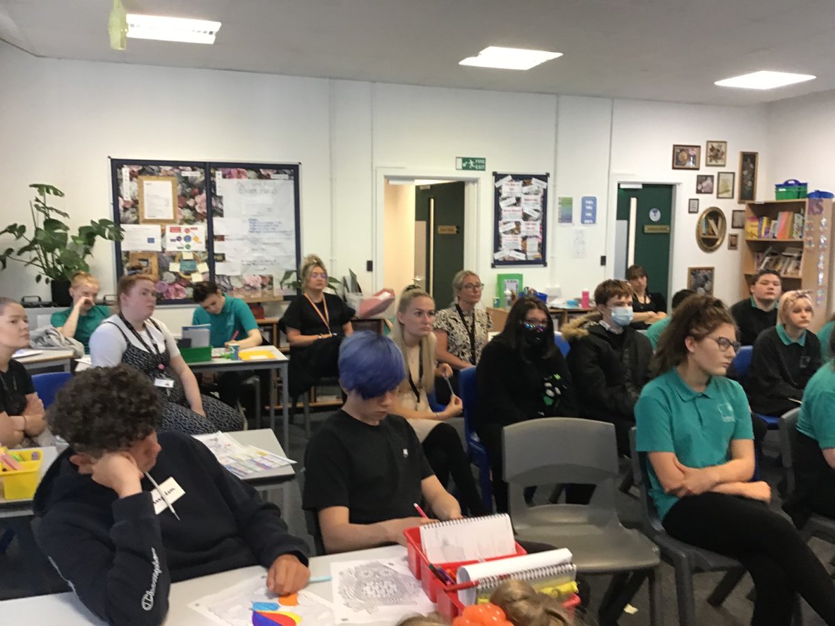 CentreSullivan's tweet photo. Sullivan students were enthralled by the experiences and stories told by @pmnw1 #PrisonMeNoWay #MakingTheRightChoices #inspiring https://t.co/pA8rIcQPqQ