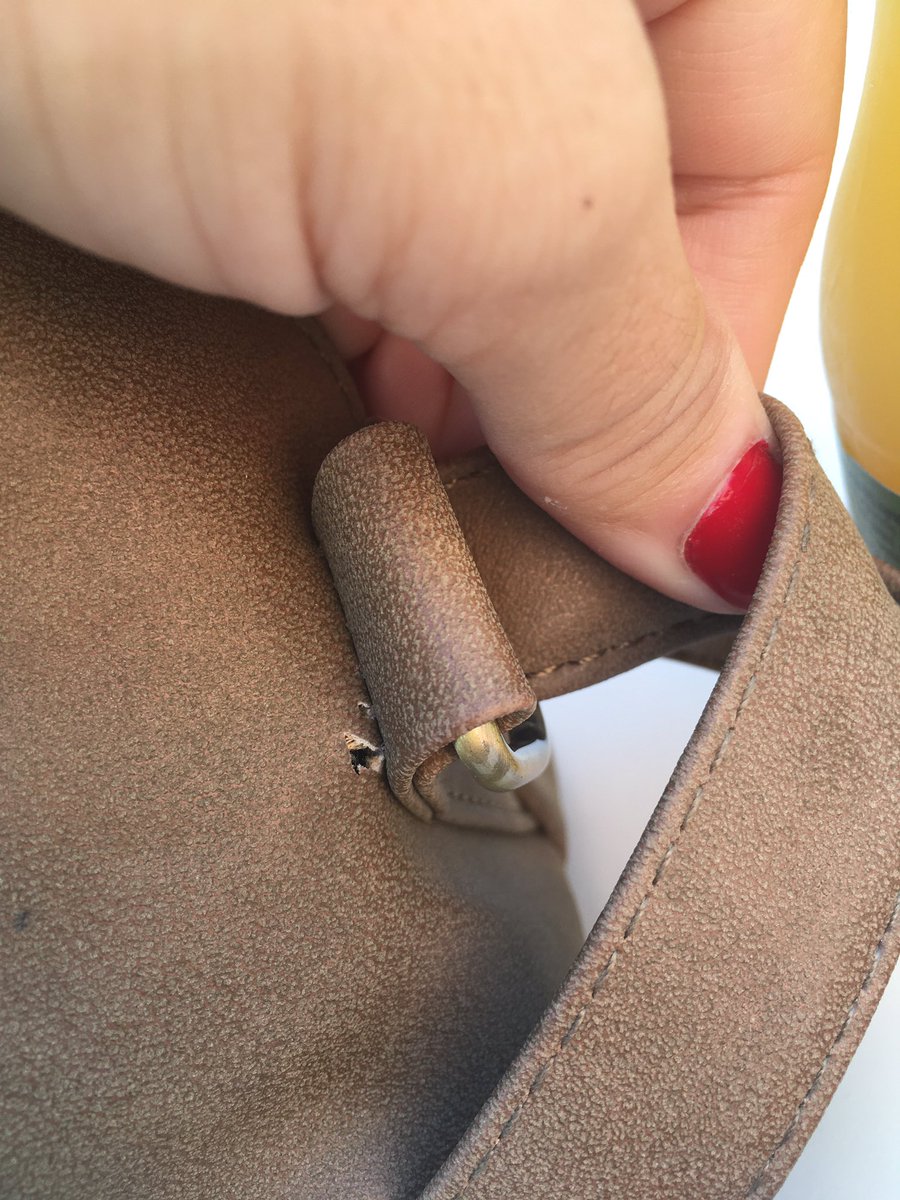 laura_lafetagui's tweet photo. Que decepción con @MisakoShop. No tiene ni un mes la mochila y 🤦🏻‍♀️😡 he usado otra durante años y genial pero esto !!!😳🥺 https://t.co/naq07MV4gG