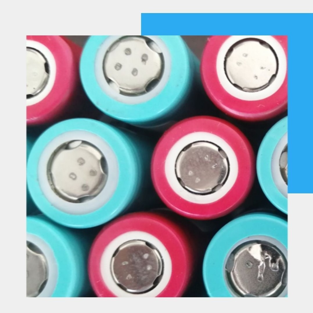 Lions2Life is a European project promoted by @climatekicspain that aims to reuse Lithium-ion batteries 🔋 in electric vehicles to store energy. And, in this way, avoiding the accumulation of this waste by giving it a second use as part of renewable energy storage systems 🏠