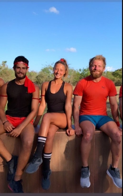 Kimse kırmızı takım dört kişi demesin 
Ortaya  karakter duruş koyamayanlar kırmızı takım oyuncusu olamaz
#Survivor2021  kırmızı takımın gercek savaşçıları ektedir