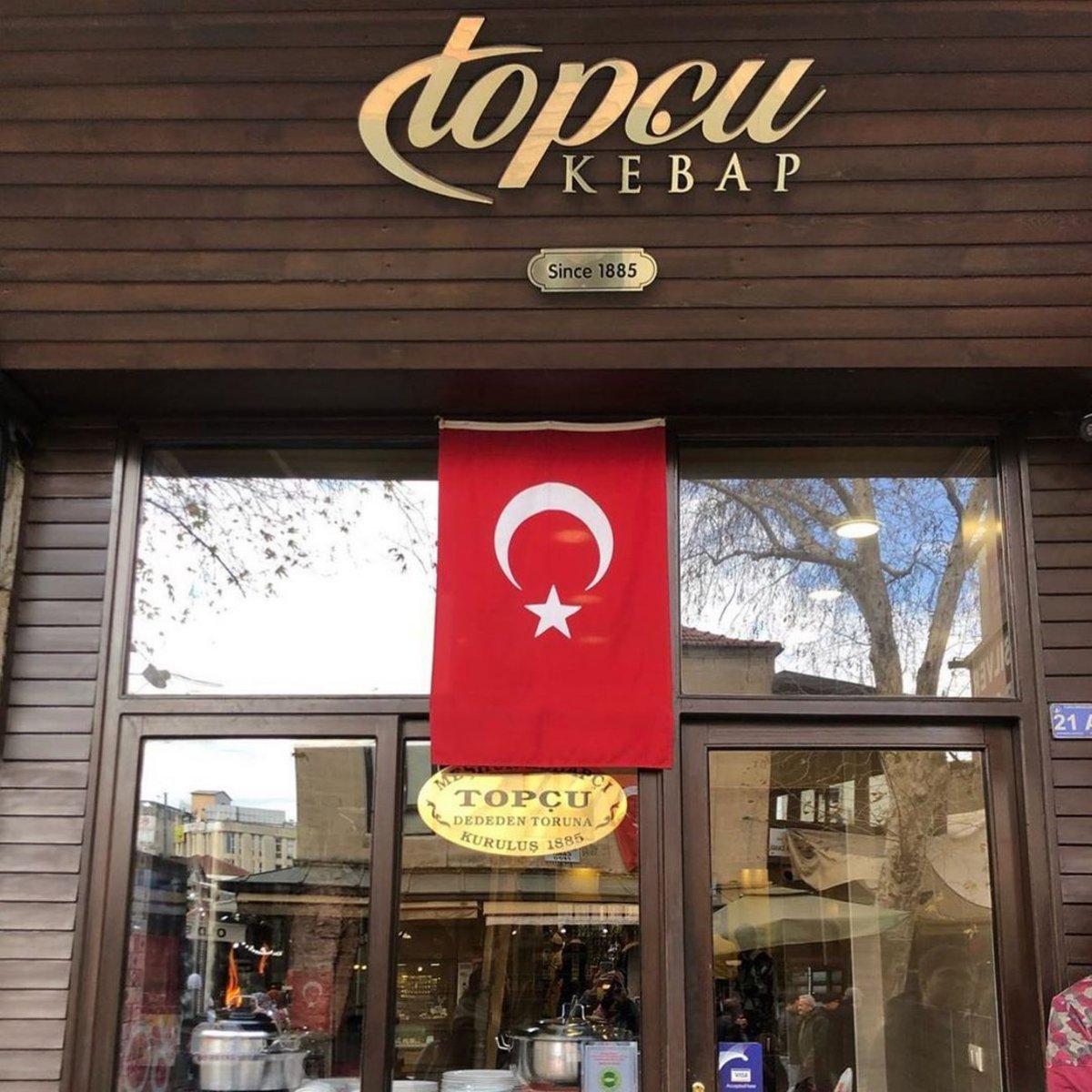 Dededen Toruna, #Antalya’nın en eski restoranı: Topçu Kebap
👉tr.101streetfood.com/en/topcu-kebap/