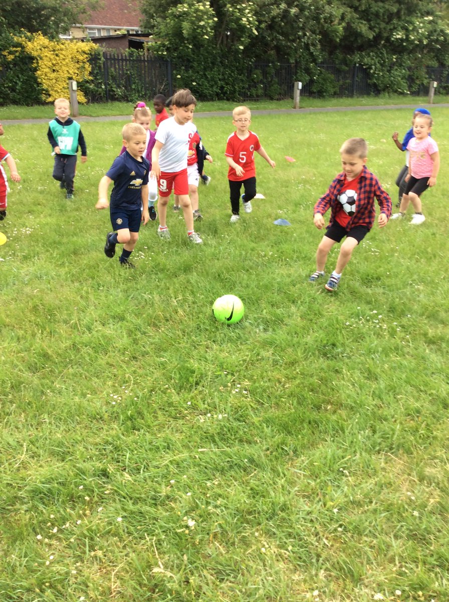 earlspencerpri's tweet photo. Elm Class enjoyed their morning football game to celebrate the start of #EURO2020! https://t.co/sAPBBvmuMh