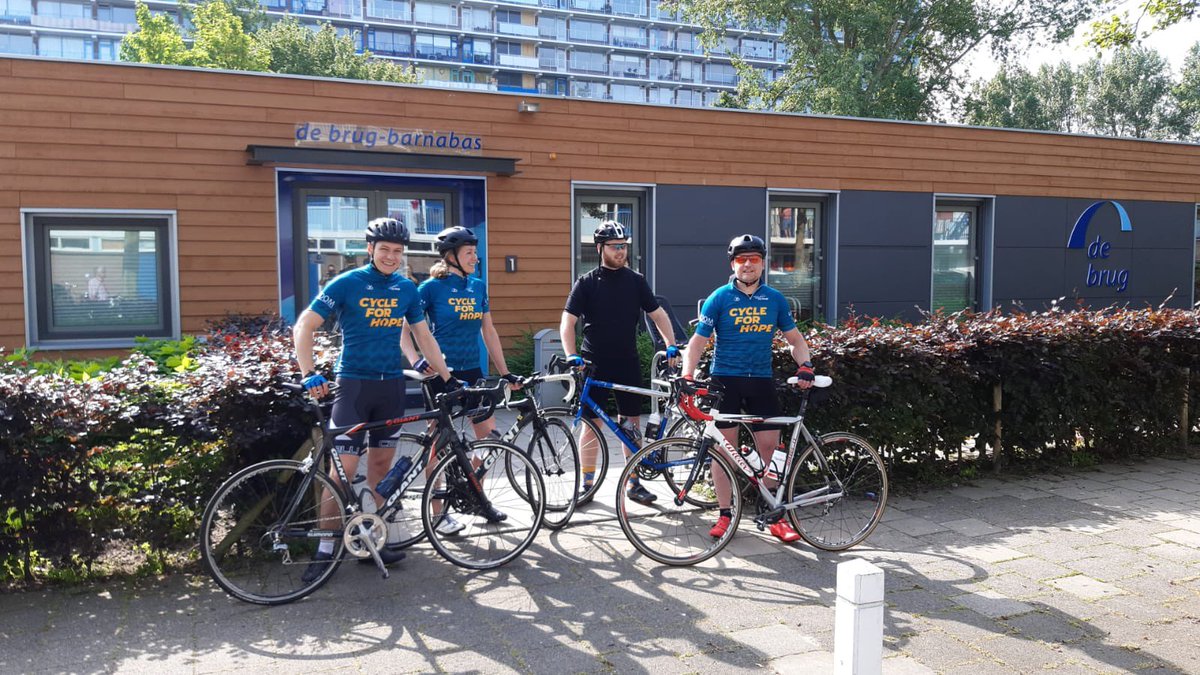 Team Katwijk <a href="/CycleforHopeNL/">Cycle for Hope</a> fietst vandaag voor het Inloophuis De Brug. #succes wilt u ze ook steunen? Ga dan naar deelname.cycleforhope.nl/team/team-de-b…