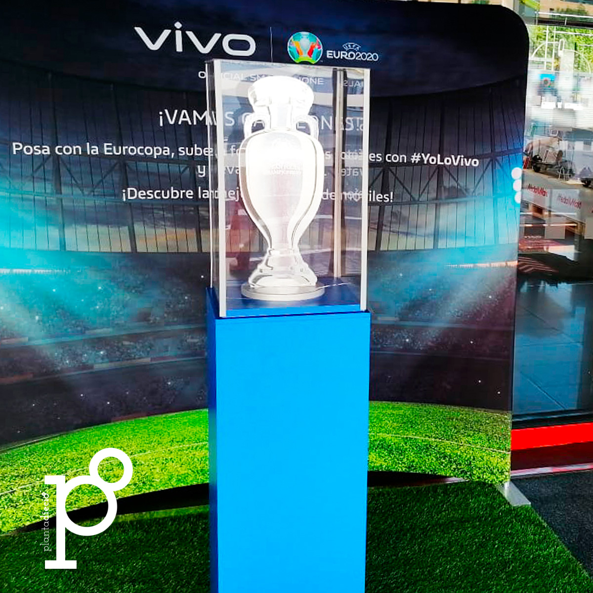 ¡Hoy empieza la Eurocopa! En Planta18 llevamos preparándonos desde Mayo y os compartimos la acción en punto de venta para <a href="/vivo_espana/">vivo España</a> que hemos realizado en varios MediaMarkt a nivel nacional. Nos encargamos de toda la producción del stand, diseño, implementación e instalación.