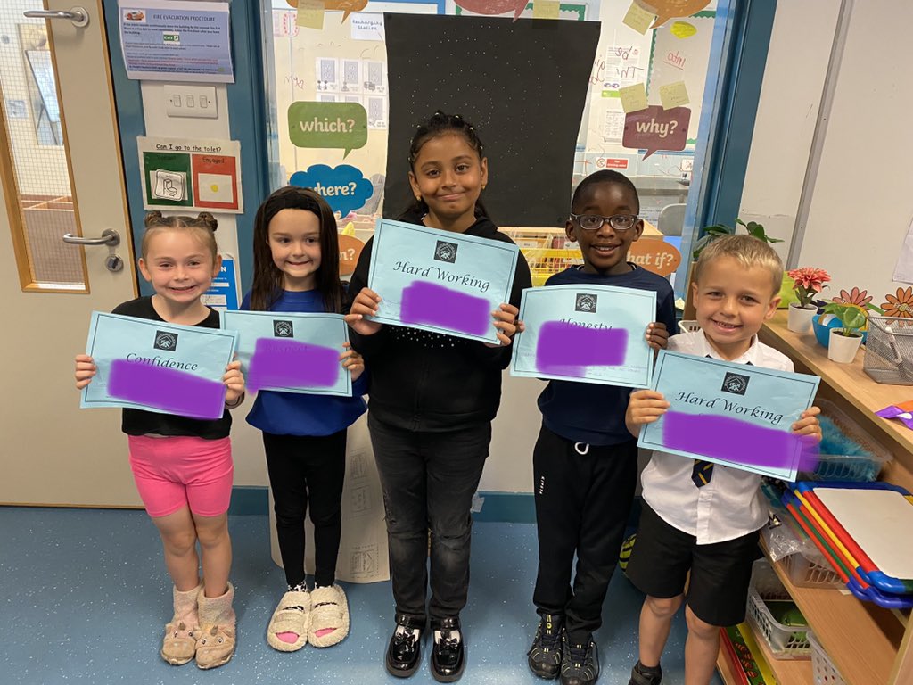 Congratulations to our certificate winners this week 🎉🎉 #respect #honesty #confidence #hardworking <a href="/BroomhousePs/">BroomhousePS</a> @Kjohnstone871 <a href="/BpsGrint/">MissGrintBPS</a>