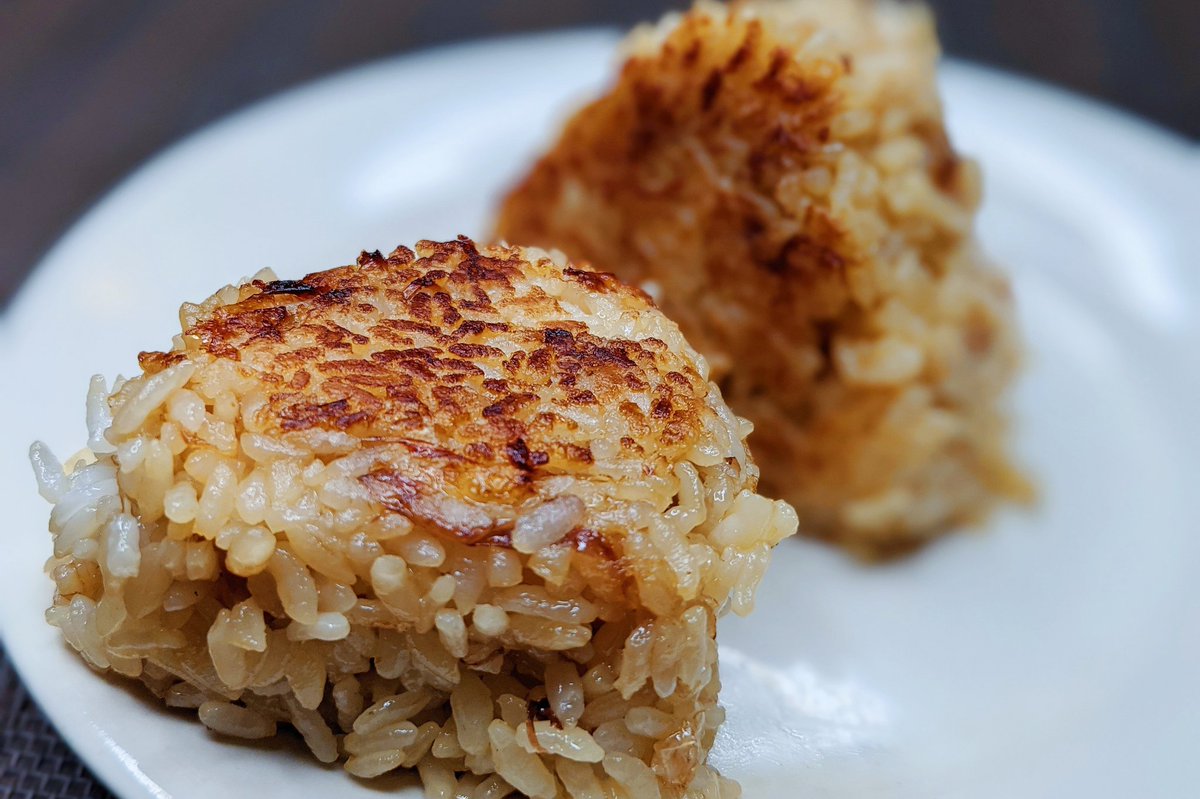 醤油の香ばしさとクリームチーズがすごく合う おかかチーズ焼きおにぎり 話題の画像プラス