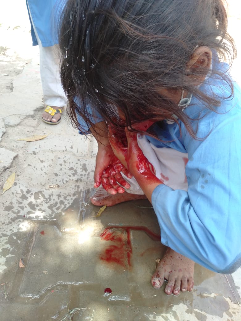 MAthar90934917's tweet photo. Students are dieing, haqoomat is enjoying. #garmi #AC respectively. #CancelExamsSaveLives https://t.co/tVqmKRNo50