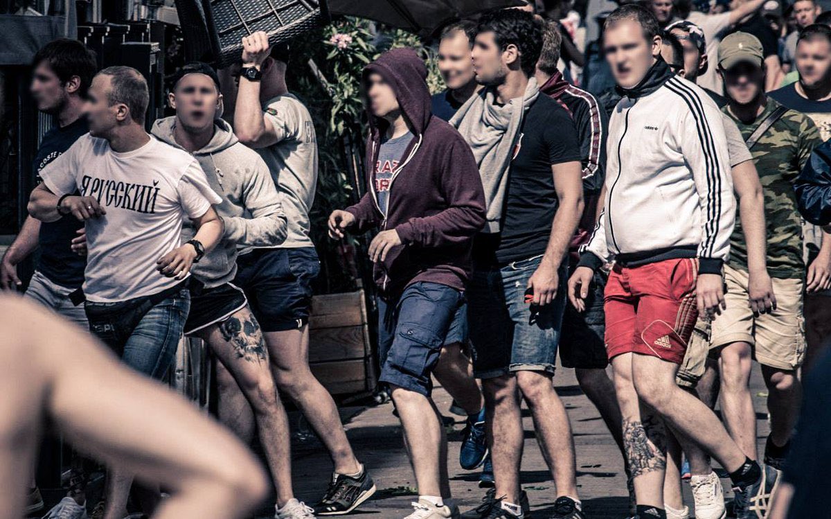 thecasualultra's tweet photo. ON THIS DAY 2016: England and Russia Riots in Marseille 🏴󠁧󠁢󠁥󠁮󠁧󠁿 🇷🇺 https://t.co/AA2yD6FesG
