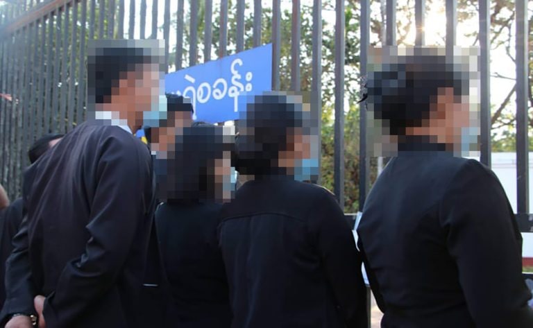 MilkTeaMM_MTAM's tweet photo. On 10 June, two lawyers prosecuting people who have been unjustly abducted by Junta terrorists, a nurse and another staff member were abducted by Junta terrorists at Gate 1 in #Myawaddy.
#June11Coup
#WhatsHappeningInMyanmar
#MilkTeaAlliance https://t.co/MeaRgINu3N