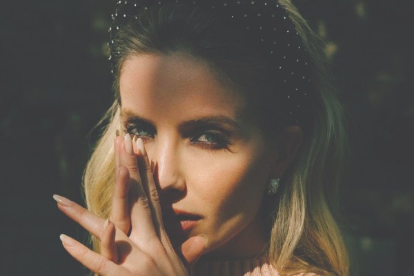 British actor Annabelle Wallis opens up to Glass. Discover the story here: bit.ly/3pGVGai 
Talent: <a href="/WallisAnnabelle/">Annabelle Wallis</a> 
Photographer: #HeidiTappis 
Stylist: #OlgaYanul 
Make-up: #Monikablunder 
Hair: #MaraRoszak