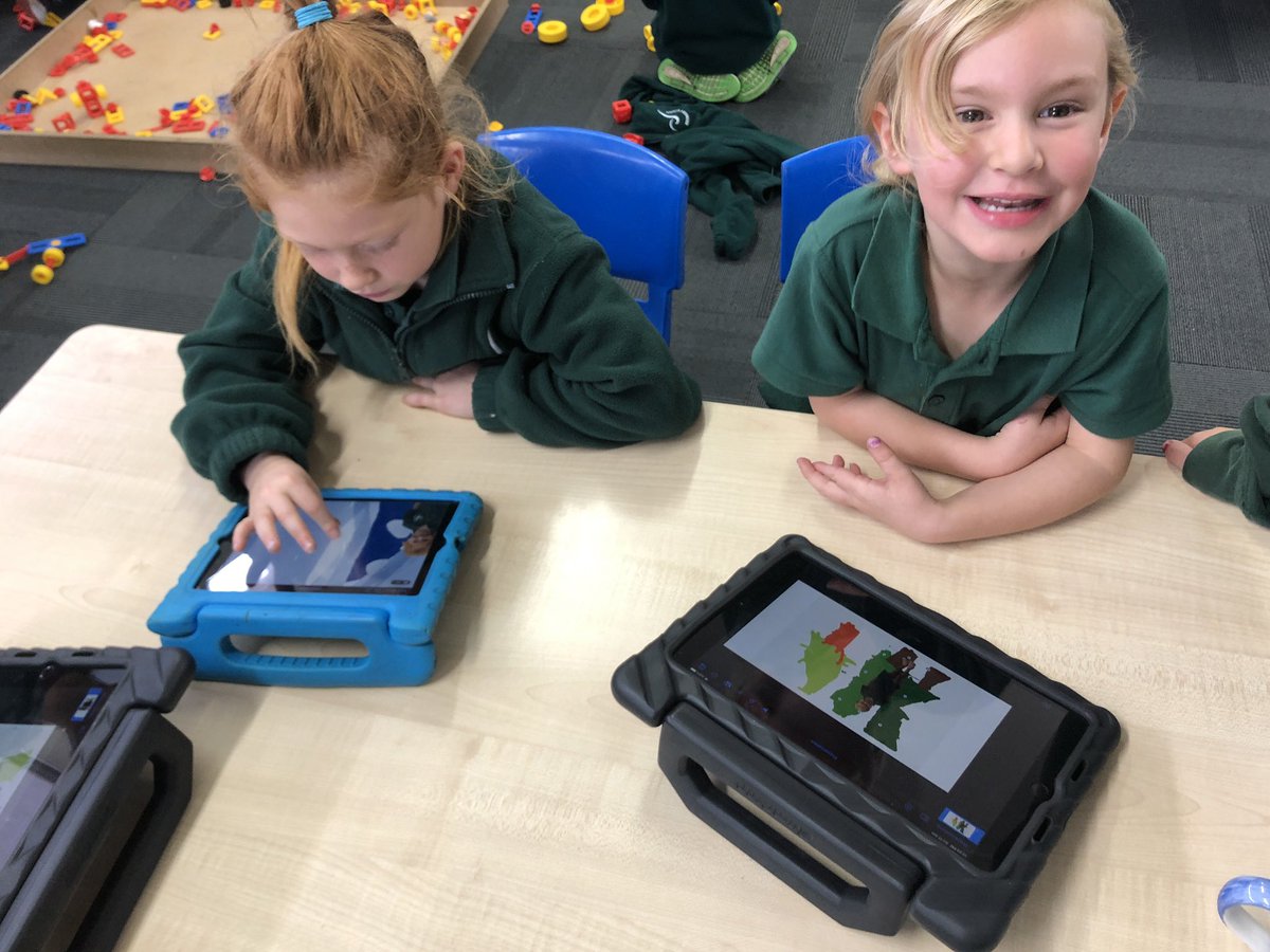 C_Gardnerd's tweet photo. Using Sketches School, the Camera and Keynote to put ourselves into a scene from our story Goldilocks and the Three Bears. #Bromleyschoolnz #TamaiCoL https://t.co/eSZIjgye6r