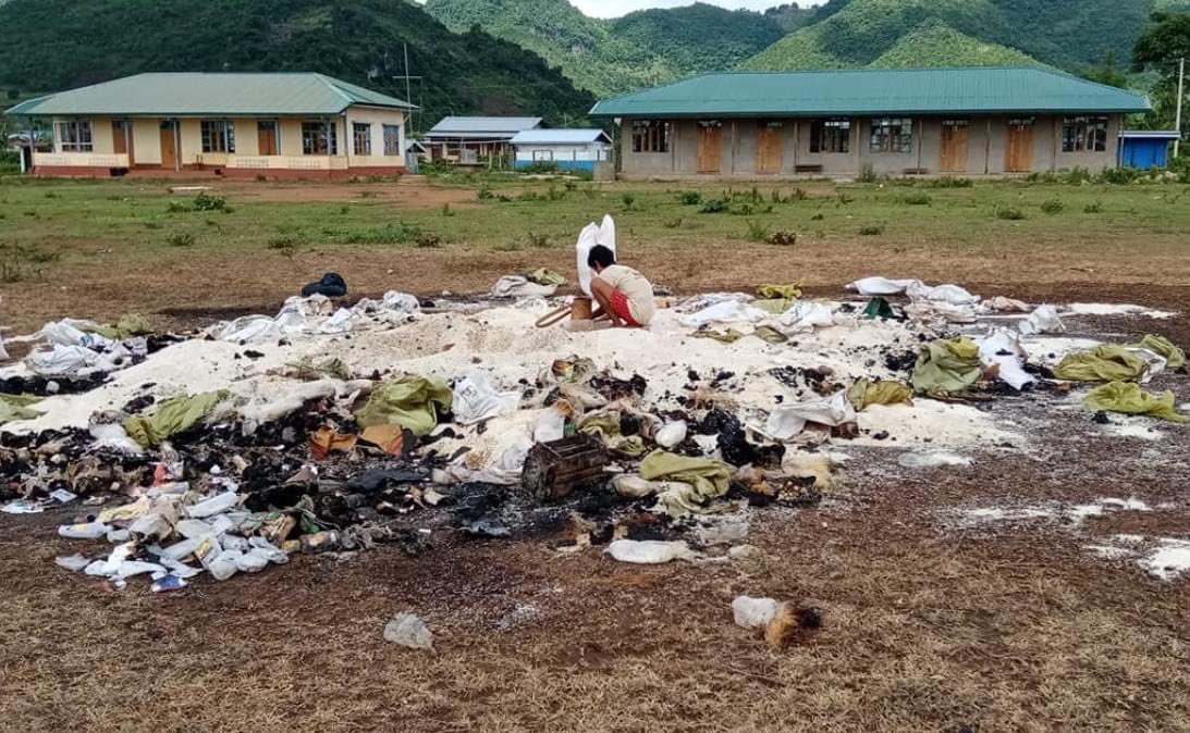 NandarA13496622's tweet photo. 🛑Humanitarian aids of 80 rice bags, medicines, donated by people to IDPs were destroyed by Terrorists Military Junta at #Moebyel.😭🤬
There are about 100,000 IDPs now.
EVIL JUNTA SAC❗️
#WhatsHappeningInMyanmar #June11Coup 
@UNICEF @UNHumanRights @RapporteurUn @USAmbUN @SAdamsR2P https://t.co/SDhmSeddSK