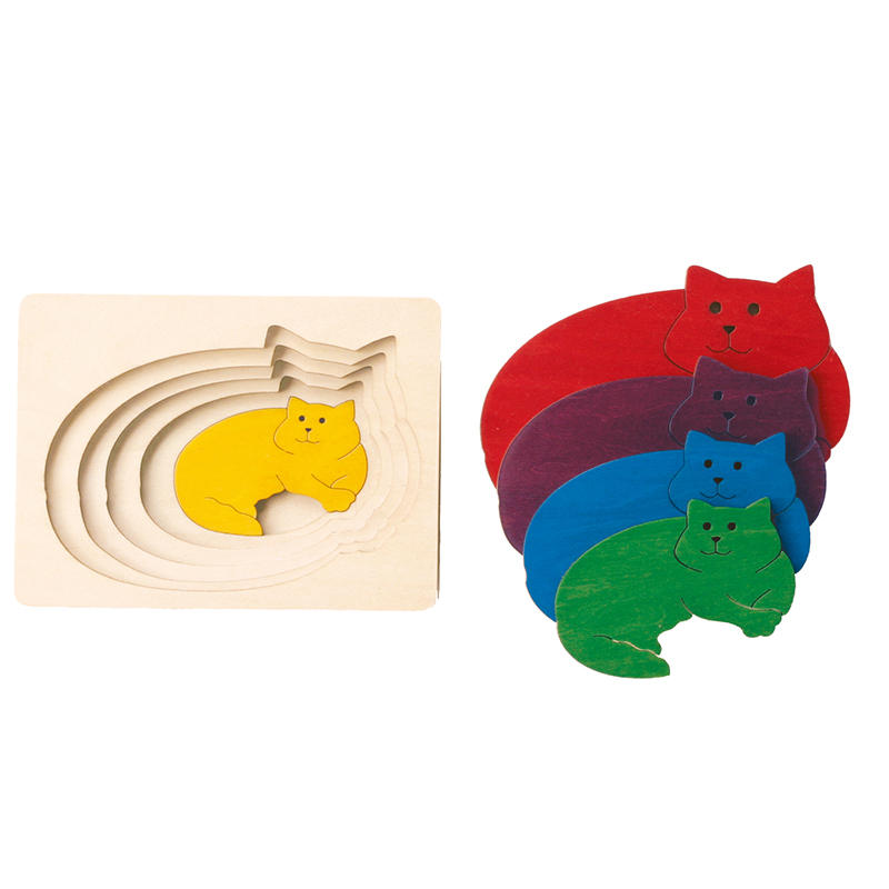 クレヨンハウス 東京店2階 まるでかくれんぼ ジョージ ラック木製パズル ステップパズルねこ のご紹介 ５層パズルは色を比べたり 大きさを比べたり 幼児期に大切な あそびや出会いが詰まっています 先日も 長くあそべそう と ご