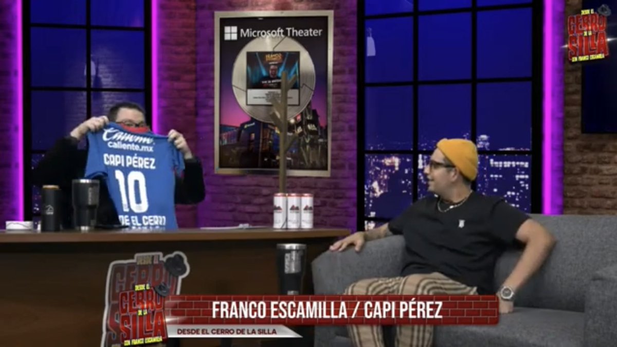 faguado21's tweet photo. Momento exacto en el que @franco_esca y @elcapiperez se hicieron amigos, hermanos  #DesdeElCerroDeLaSilla https://t.co/3WZsOR6Pgz
