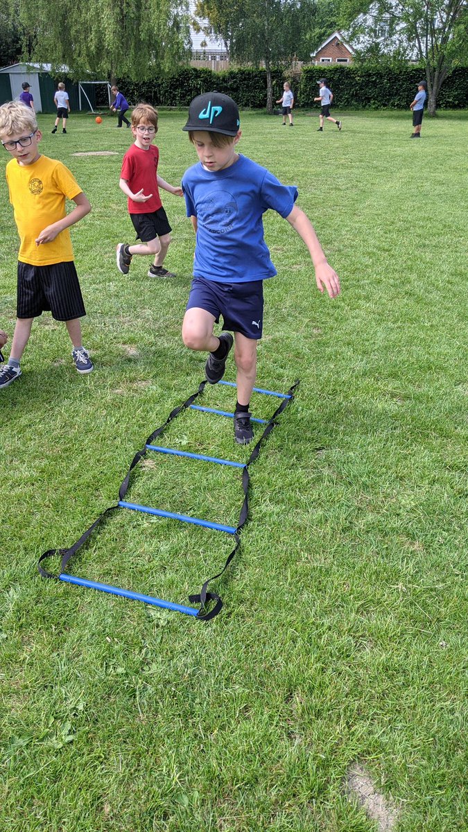 HeadcornPrimary's tweet photo. Today's PE was all about jumping with Mrs Cavanagh. Great technique practice Year 3!
#PEHQ @PEHQkent #Athletics https://t.co/KsLSlUMrsh