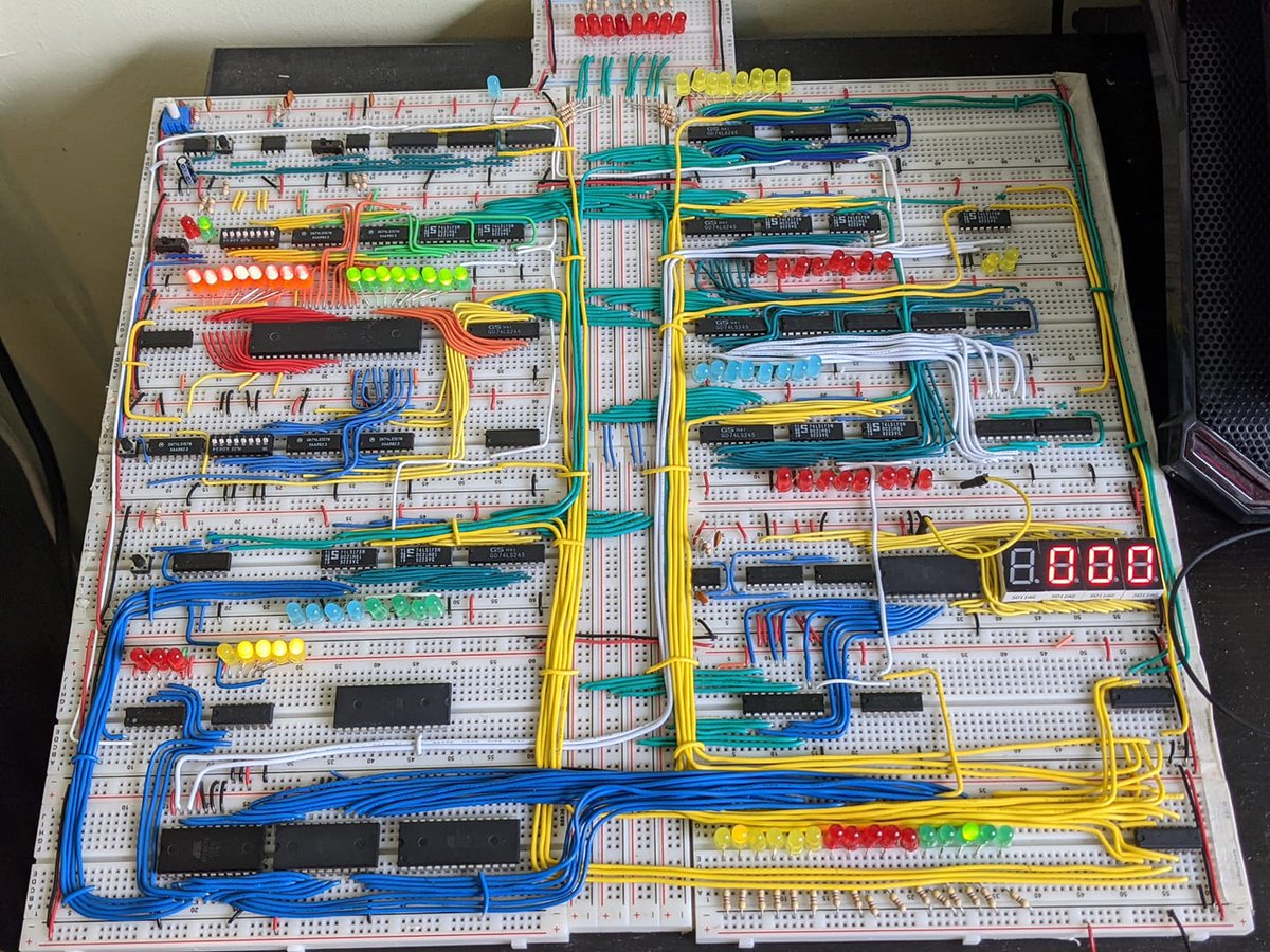This is how the computer looks after upgrading and integrating a new memory module.
Next step is to use esp32 to load programs into memory using wifi, instead of using dip-swiches only.