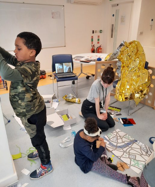 gordonCardinalH's tweet photo. Good morning people. A few pics here from the fab art day held here @CardinalHumeCHC last week. The @NationalGallery sent these mysterious boxes which contained a world of arty fun. Our families had a super time, creating and using their imaginations. I had so much fun! 🤩. https://t.co/PXSRxzHVs5