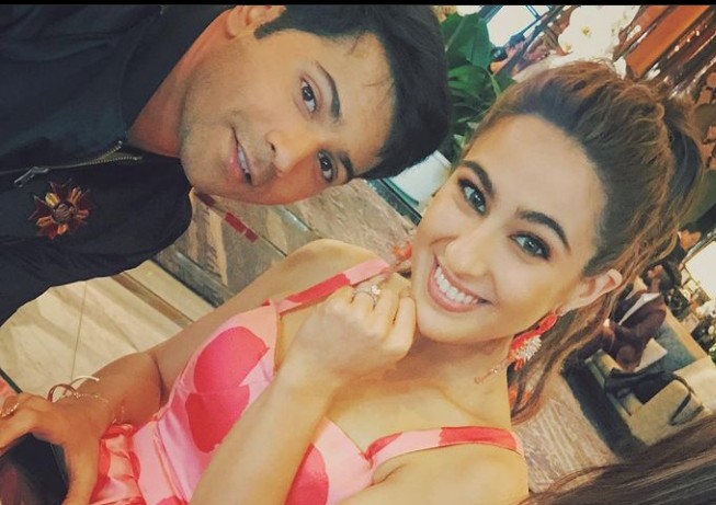 _Varsara's tweet photo. #VarunDhawan and #SaraAliKhan 😍😍 https://t.co/fpOZeyAEek