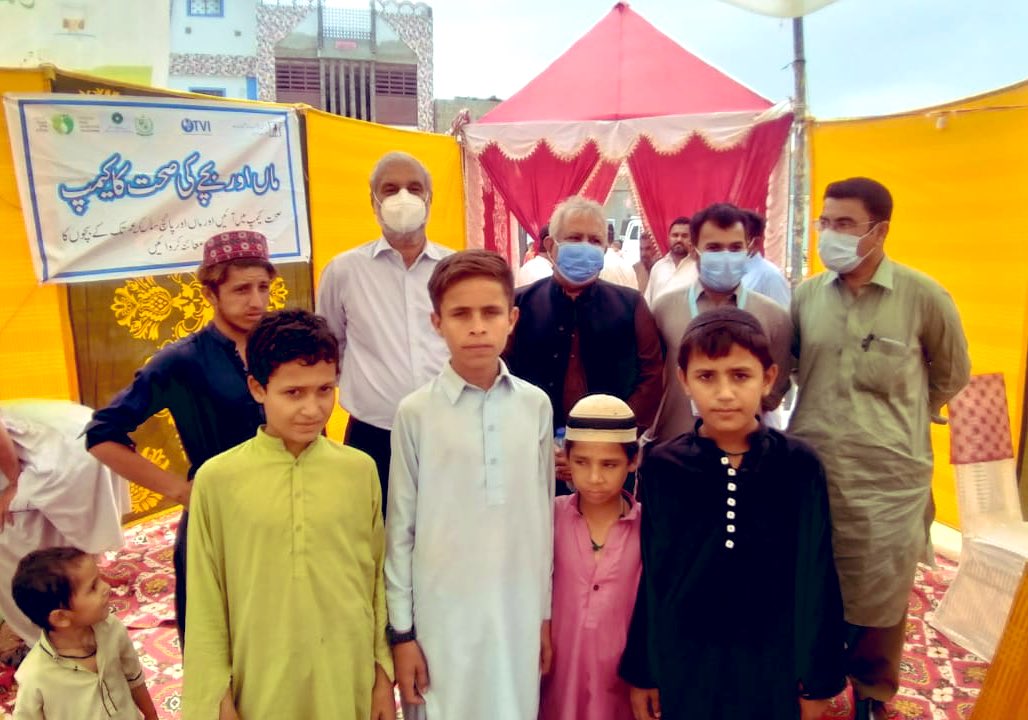 mumer_90's tweet photo. MCH #HealthCamps to reach every child for immunization, arranged by AKU with support of Federal &amp; Provincial #Polio &amp; @EPIPakistan Program

@AKUGlobal Faculty &amp; Researchers along with Provincial Program Leadership visiting camps @sajidsoofi @ImtiazHilbi @PakFightsPolio @EocSindh https://t.co/jPAaifz5yB