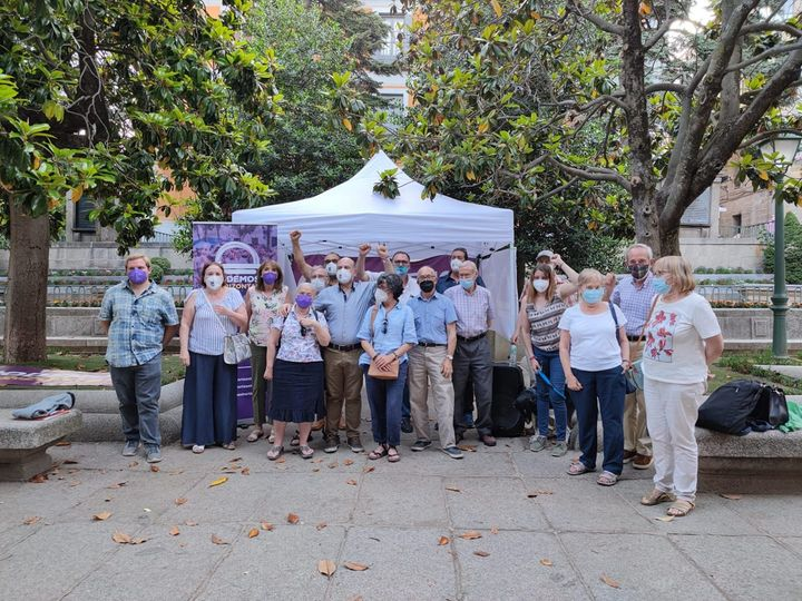 podemoshorizont's tweet photo. Aquí con nuestra gente de San Lorenzo de El Escorial 💜💪 #PodemosHorizontal #VotaConIlusión https://t.co/XYj8VCfm8F