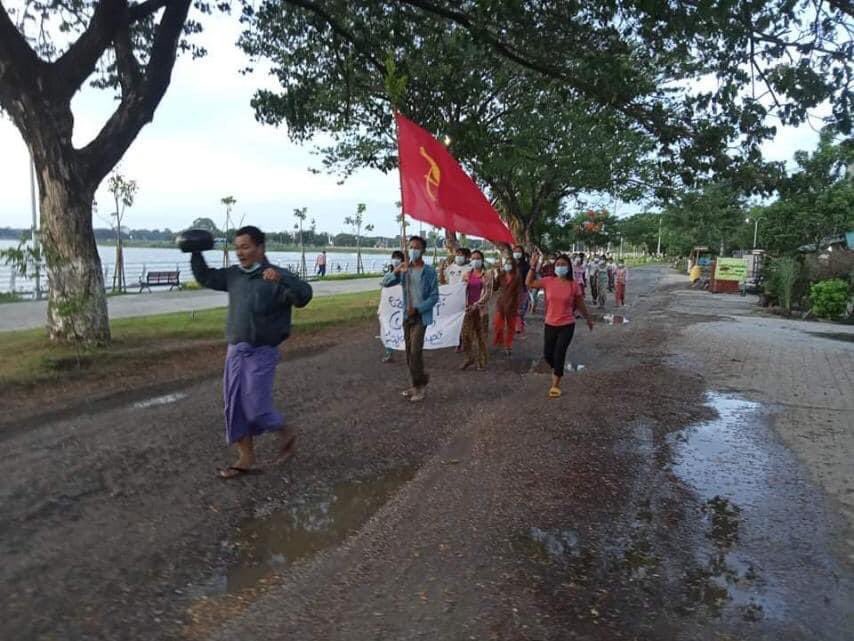 A students led protest march was held in Monywa on Friday against terrorist regime, calling for the unity between Burmese Majorities And All Ethnic Groups. #HelpKayah #WhatsHappeningInMyanmar #June11Coup #MilkTeaAlliance