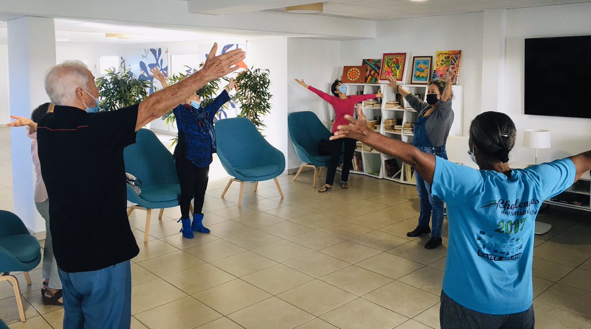 SenSteMarie's tweet photo. #AtelierThéatre avec @SouslArcEnCiel et @TataVero, encore un joli moment de #BonneHumeur et d’émotion pour laisser libre cours à son #imagination. #ExpressionDeSoi #BienVieillir #Convivialité #Team974 #RésidenceSenior https://t.co/rmXYlVTn6I