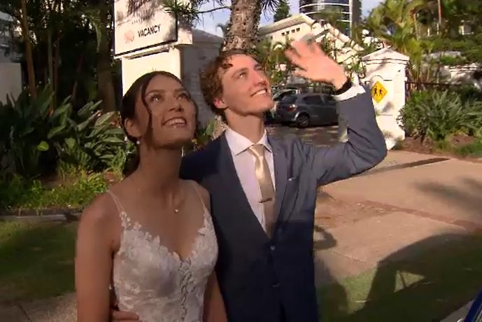 First on 9 ! Meet this gorgeous young couple who stopped to show his hotel quarantined Dad (from a distance )their attire before their senior formal ⁦<a href="/9NewsGoldCoast/">9News Gold Coast</a>⁩ ⁦<a href="/9NewsQueensland/">9News Queensland</a>⁩ #9news