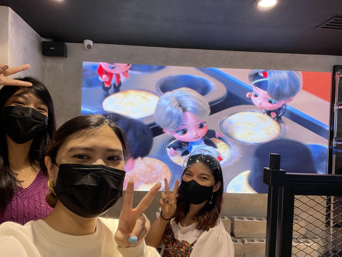 tinkerbelle_007's tweet photo. BTS Day Trip
Part 1: BTS Pop-up Store in Manila

@BTS_twt 
@jinscheerios 
@karyllcrlde_ 
@morningKall
#BTSPOPUPSTORE 
#BTSPopUpStoreManila https://t.co/zSeFUoyNps