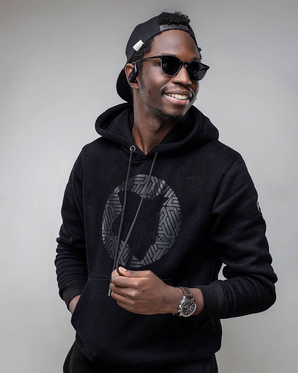 Our 𝐏𝐀𝐂𝐄 𝐒𝐎𝐋 𝐄𝐀𝐑𝐏𝐎𝐃𝐒 have a classic look and comfortable fit to wear at home, work and everywhere in-between.
.
#PaceSol #Bluetooth #EarPods