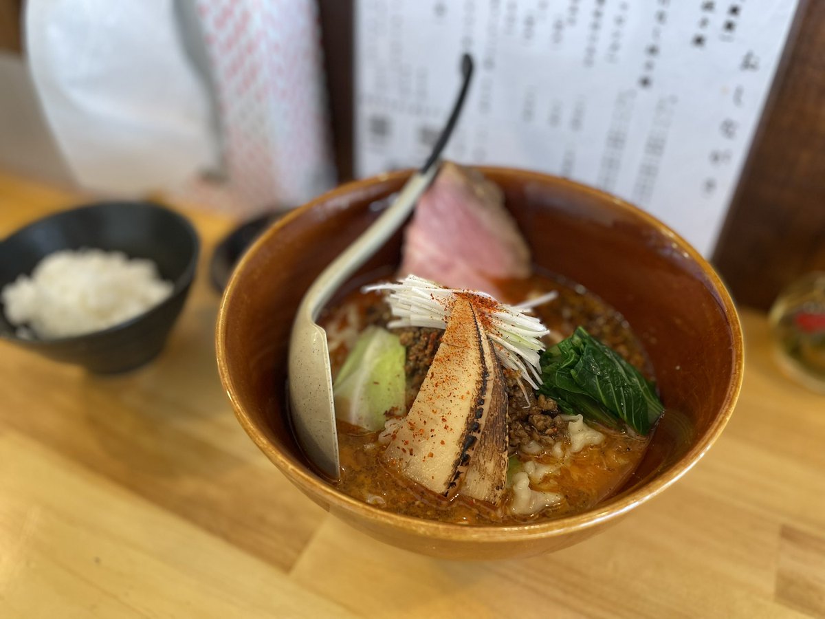 あい 本日の麺活 麺山椒さんにて 汁なし坦々麺を 夫氏の仕事がお昼で一段落したのでお供しました 私達の後にお客さんがいなくて 夫氏と加賀美氏暫く雑談 今日も最高に美味しかったです ご馳走さまでした 追浜 坦々麺 麺山椒
