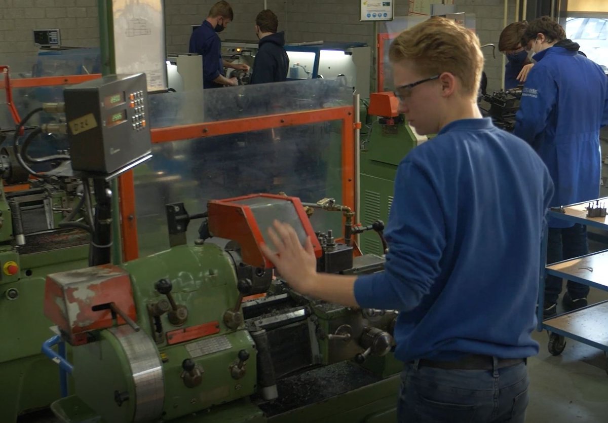 SVMT1's tweet photo. Geslaagd en heb jij je vervolgopleiding nog niet gekozen!
En heb je interesse in de metaaltechniek, dan is SVMT iets voor jou! Kijk voor meer info op onze website: https://t.co/istZ3U0ET8 Inschrijven voor onze BBL opleiding is nog steeds mogelijk, er zijn nog plaatsen beschikbaar https://t.co/RfK5sbDC5n