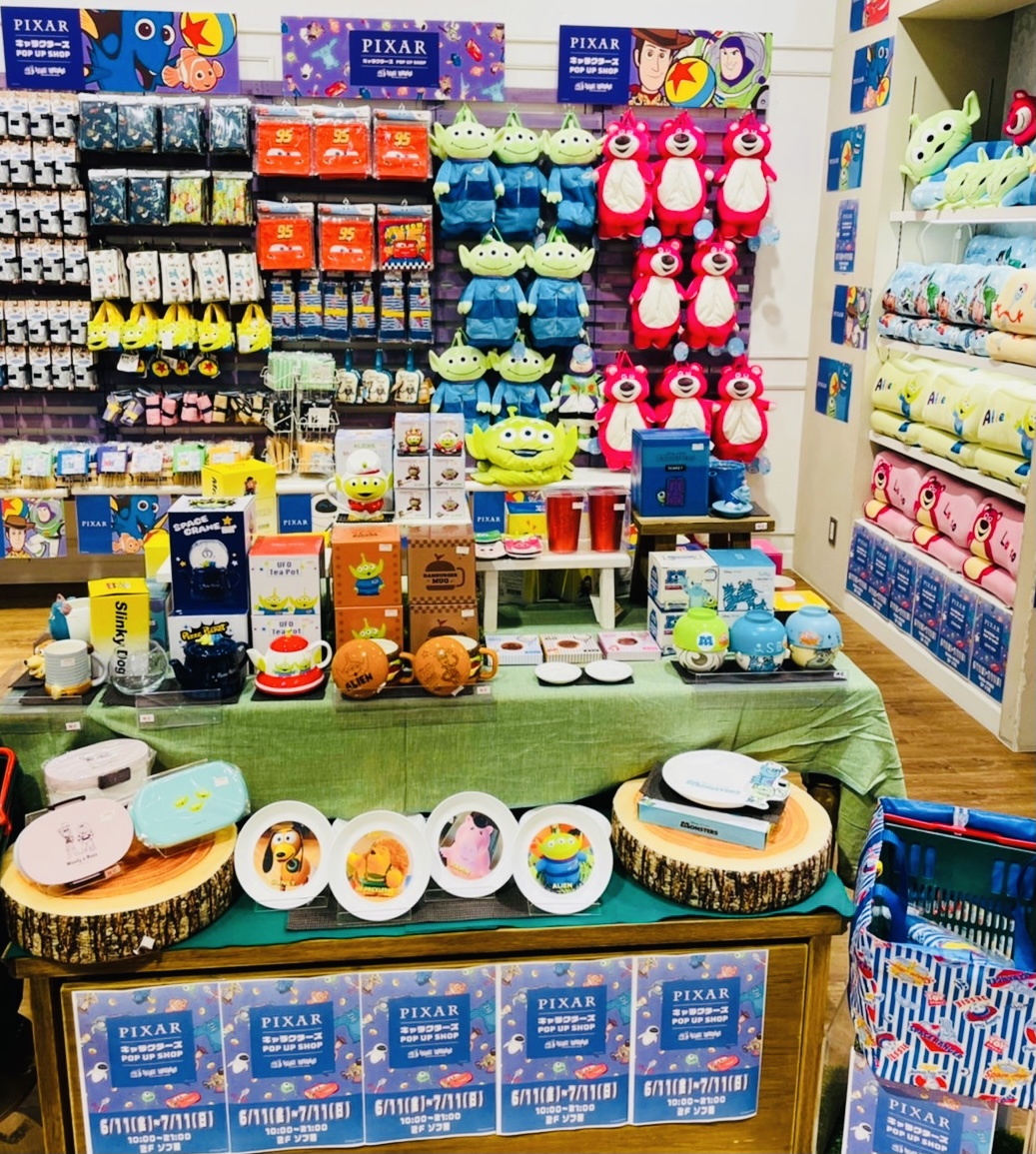 公式 ヴィレッジヴァンガード 本日オープン Pixar キャラクターズ Pop Up Shop イオンモール和歌山 2階ゾフ横 ディズニー ピクサー映画 トイ ストーリー や モンスターズ インク など 愛される作品 キャラクターが大集合したpop Up Shop 公式 ヴィレッジヴァンガード 本日オープン Pixar キャラクターズ Pop Up Shop イオンモール和歌山 2階ゾフ横 ディズニー ピクサー映画 トイ ストーリー や モンスターズ インク など 愛される作品 キャラクターが大集合したpop Up Shop