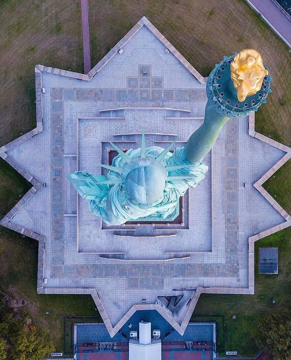 MejoresPlanesNY's tweet photo. ¡Otra manera de ver la Estatua de la Libertad!
---
📷 @blvckaperture
📍 @statueellisnps
---
#nuevayork #mpvny #nycblogger #nyclovesnyc #picturesofnewyork #seeyourcity #theworldguru #nyctt #nyc #travelphotography #travelblogger #newyorkcitytt #statuecruises #statueofliberty https://t.co/7C5ohigs4i
